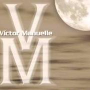 Le texte musical DE QUÉ ME ACUSAS de VICTOR MANUELLE est également présent dans l'album Le preguntaba a la luna (2002)