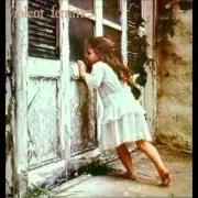 Le texte musical WORLD WE'RE LIVING IN de VIOLENT FEMMES est également présent dans l'album 3 (1988)