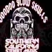 Le texte musical WHILE MY CITY SLEEPS de VOODOO GLOW SKULLS est également présent dans l'album Southern california street music (2007)