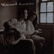 Le texte musical INVADE de WATERMARK est également présent dans l'album The purest place