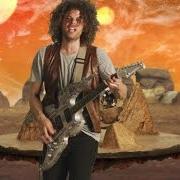 Le texte musical VICTORIOUS de WOLFMOTHER est également présent dans l'album Victorious (2016)