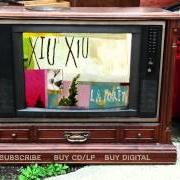 Le texte musical DANGEROUS YOU SHOULDN'T BE HERE de XIU XIU est également présent dans l'album La foret (2005)