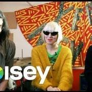 Le texte musical SLAVE de YEAH YEAH YEAHS est également présent dans l'album Mosquito (2013)