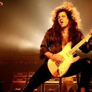 Le texte musical CANTABILE de YNGWIE MALMSTEEN est également présent dans l'album Magnum opus (1995)