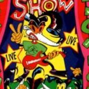 Le texte musical PERSIANA JONES (SKA) de PERSIANA JONES est également présent dans l'album Show (1993)