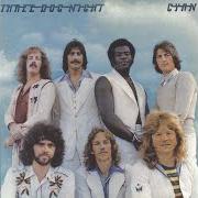 Le texte musical RIDIN' THUMB de THREE DOG NIGHT est également présent dans l'album Cyan (1973)