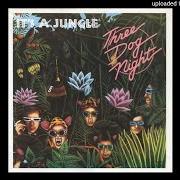 Le texte musical IT'S A JUNGLE OUT THERE de THREE DOG NIGHT est également présent dans l'album It's a jungle (1983)