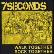 Le texte musical REGRESS NO WAY de 7 SECONDS est également présent dans l'album Walk together, rock together (1985)