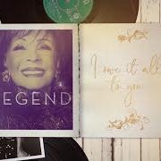 Le texte musical ALMOST LIKE BEING IN LOVE de SHIRLEY BASSEY est également présent dans l'album I owe it all to you (2020)