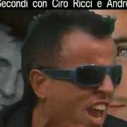 Le texte musical DISCHI VOLANTI de CIRO RICCI est également présent dans l'album Dopotutto