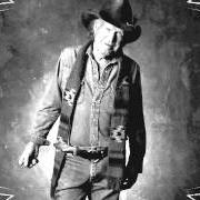 Le texte musical LAST CALL FOR ALCOHOL de BILLY JOE SHAVER est également présent dans l'album Long in the tooth (2014)