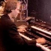 Le texte musical BUSINESS AS USUAL de LITTLE FEAT est également présent dans l'album Let it roll (1988)