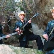 Le texte musical EL DESTERRADO de LOS CUATES DE SINALOA est également présent dans l'album Puro exitos chacas (2008)