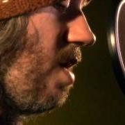 Le texte musical WIDER THAN A SMILE de BADLY DRAWN BOY est également présent dans l'album Is there nothing we could do? (2009)