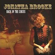 Le texte musical EYE IN THE SKY de JONATHA BROOKE est également présent dans l'album Back in the circus (2004)