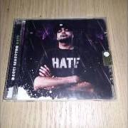 Le texte musical HATE de BASSI MAESTRO est également présent dans l'album Hate (2005)