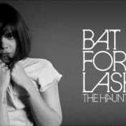 Le texte musical A WALL de BAT FOR LASHES est également présent dans l'album The haunted man (2012)