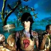 Le texte musical PEACE OF MIND de BAT FOR LASHES est également présent dans l'album Two suns