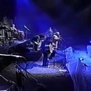 Le texte musical MEDIANOCHE de INTI-ILLIMANI est également présent dans l'album Arriesgaré la piel (1996)