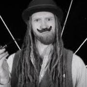 Le texte musical WRITE IT ON YOUR SKIN de NEWTON FAULKNER est également présent dans l'album Write it on your skin (2012)