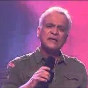 Le texte musical WIR HABEN DIE NACHT de NINO DE ANGELO est également présent dans l'album Das leben ist schön (2012)