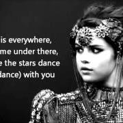 Le texte musical B.E.A.T. de SELENA GOMEZ est également présent dans l'album Stars dance (2013)