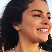 Le texte musical SHE de SELENA GOMEZ est également présent dans l'album Rare (2020)