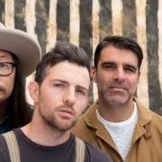 Le texte musical YARDSALE de THE AVETT BROTHERS est également présent dans l'album The gleam (2011)