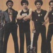 Le texte musical I CAN TOUCH THE SKY de THE MIRACLES est également présent dans l'album Love crazy (1977)