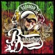 Le texte musical INTRO de BABAMAN est également présent dans l'album Dinamite (2008)