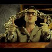 Le texte musical NÉ CURA, NÉ LUOGO de MARRACASH est également présent dans l'album King del rap (2011)