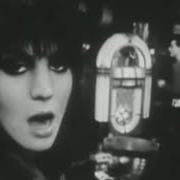 Le texte musical BITS AND PIECES de JOAN JETT & THE BLACKHEARTS est également présent dans l'album I love rock'n' roll (1981)