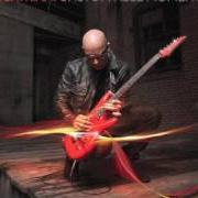 Le texte musical SHINE ON AMERICAN DREAMER de JOE SATRIANI est également présent dans l'album Unstoppable momentum (2013)