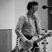 Le texte musical REDEMPTION BLUES de ALEJANDRO ESCOVEDO est également présent dans l'album Burn something beautiful (2017)