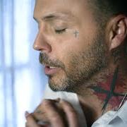 Le texte musical LEAVE IT IN THE DRESSING ROOM (SHAKE IT UP) de BLUE OCTOBER est également présent dans l'album Home (2016)