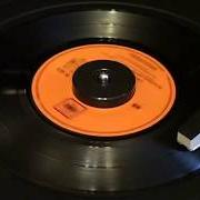 Le texte musical C'EST FINI de JOE DASSIN est également présent dans l'album Little italy (1982)
