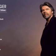 Le texte musical NEW COAT OF PAINT de BOB SEGER est également présent dans l'album Greatest hits 2 (2003)