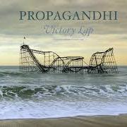 Le texte musical VICTORY LAP de PROPAGANDHI est également présent dans l'album Victory lap (2017)