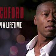 Le texte musical ONCE IN A LIFETIME de ROACHFORD est également présent dans l'album Twice in a lifetime (2020)