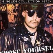 Le texte musical I'M A GYPSY MOTHERFUCKER de GG ALLIN est également présent dans l'album Expose yourself to kids - ep (1988)