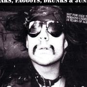 Le texte musical LAST IN LINE FOR THE GANG BANG de GG ALLIN est également présent dans l'album Freaks, faggots, drunks & junkies (1988)