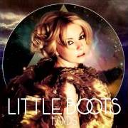 Le texte musical NEW IN TOWN de LITTLE BOOTS est également présent dans l'album Hands (2009)