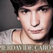 Le texte musical (DISTRATTAMENTE) FAN de PIERDAVIDE CARONE est également présent dans l'album Distrattamente