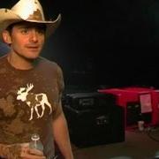 Le texte musical THAT'S LOVE de BRAD PAISLEY est également présent dans l'album Mud on the tires (2003)