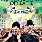 Le texte musical FARE A MENO DI TE de DUE DI PICCHE est également présent dans l'album C'eravamo tanto odiati (2010)