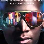 Le texte musical UP IN FLAMES de LABRINTH est également présent dans l'album Electronic earth (2012)