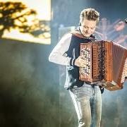 Le texte musical POT-POURRI: SAUDADE DA MINHA TERRA / 60 DIAS APAIXONADO de MICHEL TELÓ est également présent dans l'album Bem sertanejo - o show (ao vivo) (2017)