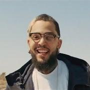 Le texte musical GOLDEN de TRAVIE MCCOY est également présent dans l'album Golden (2015)