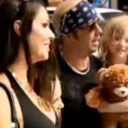 Le texte musical ROCK'N MY COUNTRY de BRET MICHAELS est également présent dans l'album Custom built (2010)