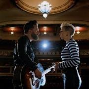 Le texte musical MASTERPIECE de THOMPSON SQUARE est également présent dans l'album Masterpiece (2018)